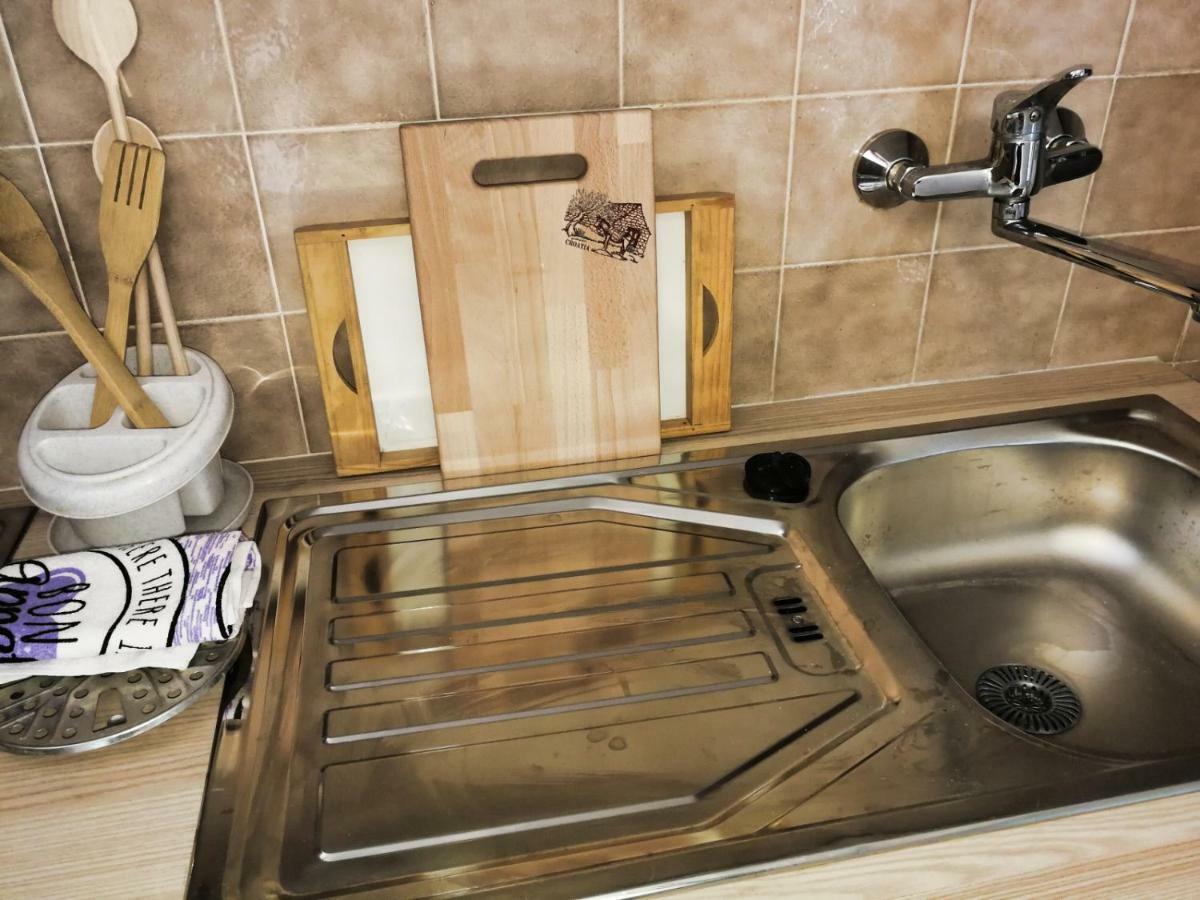Apartman Damir Sumartin Exterior photo